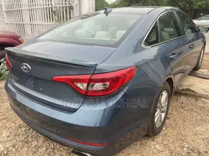 Hyundai Sonata Base Sedan FWD (2.4L 4cyl 6A) 2016 Blue