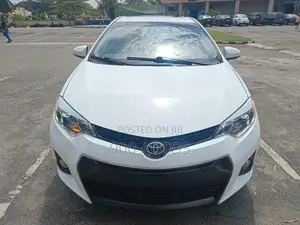 Toyota Corolla LE 4dr Sedan (1.8L 4cyl CVT) 2015 White