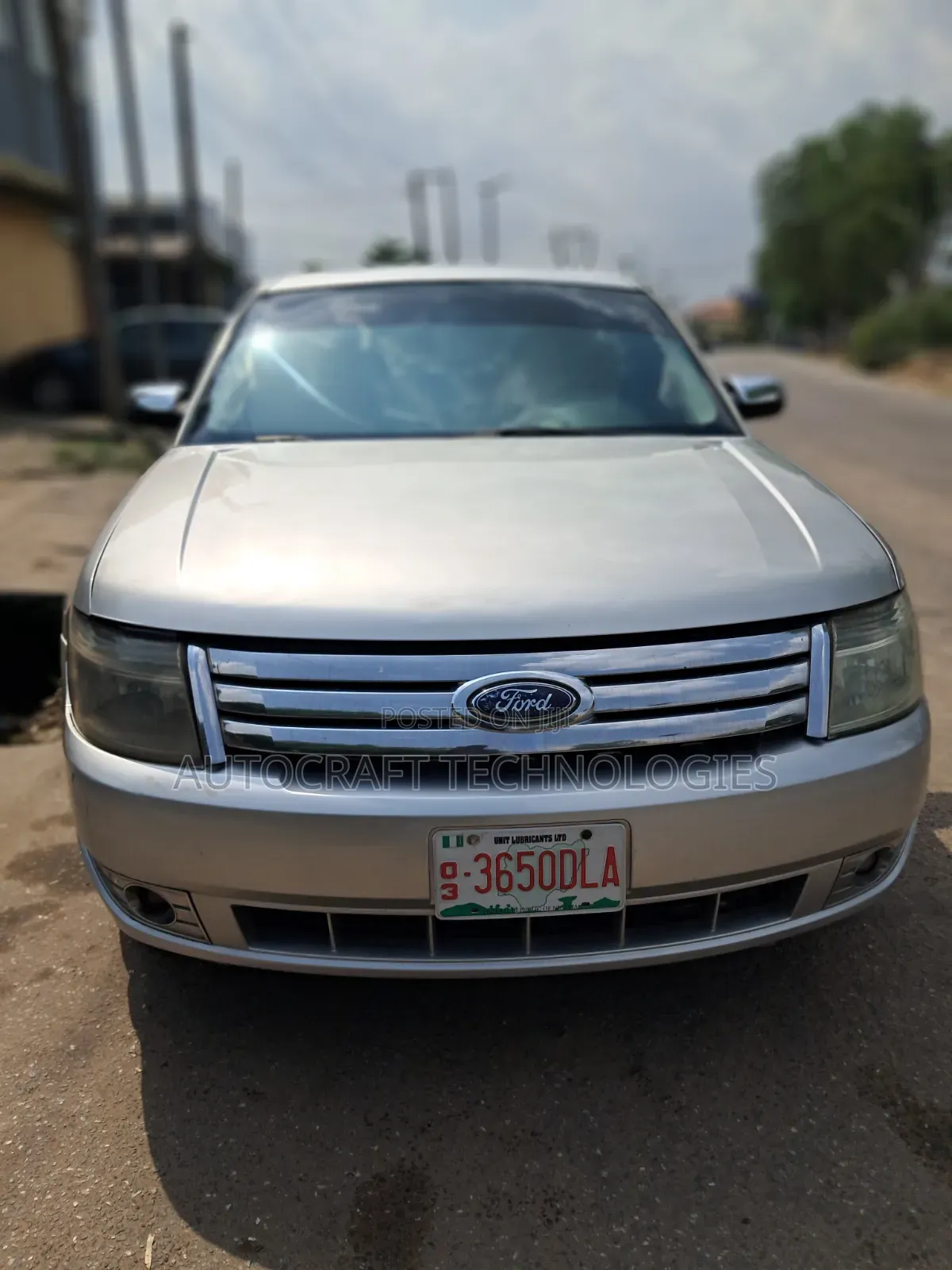 Ford Taurus 2010 Silver