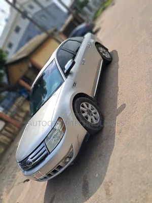 Ford Taurus 2010 Silver
