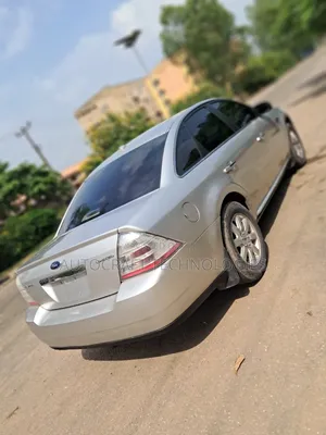 Ford Taurus 2010 Silver