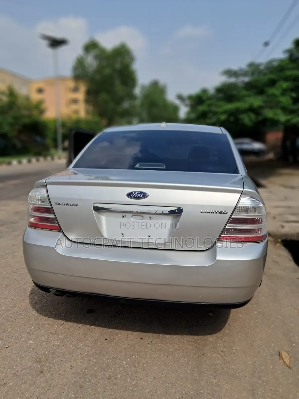 Ford Taurus 2010 Silver