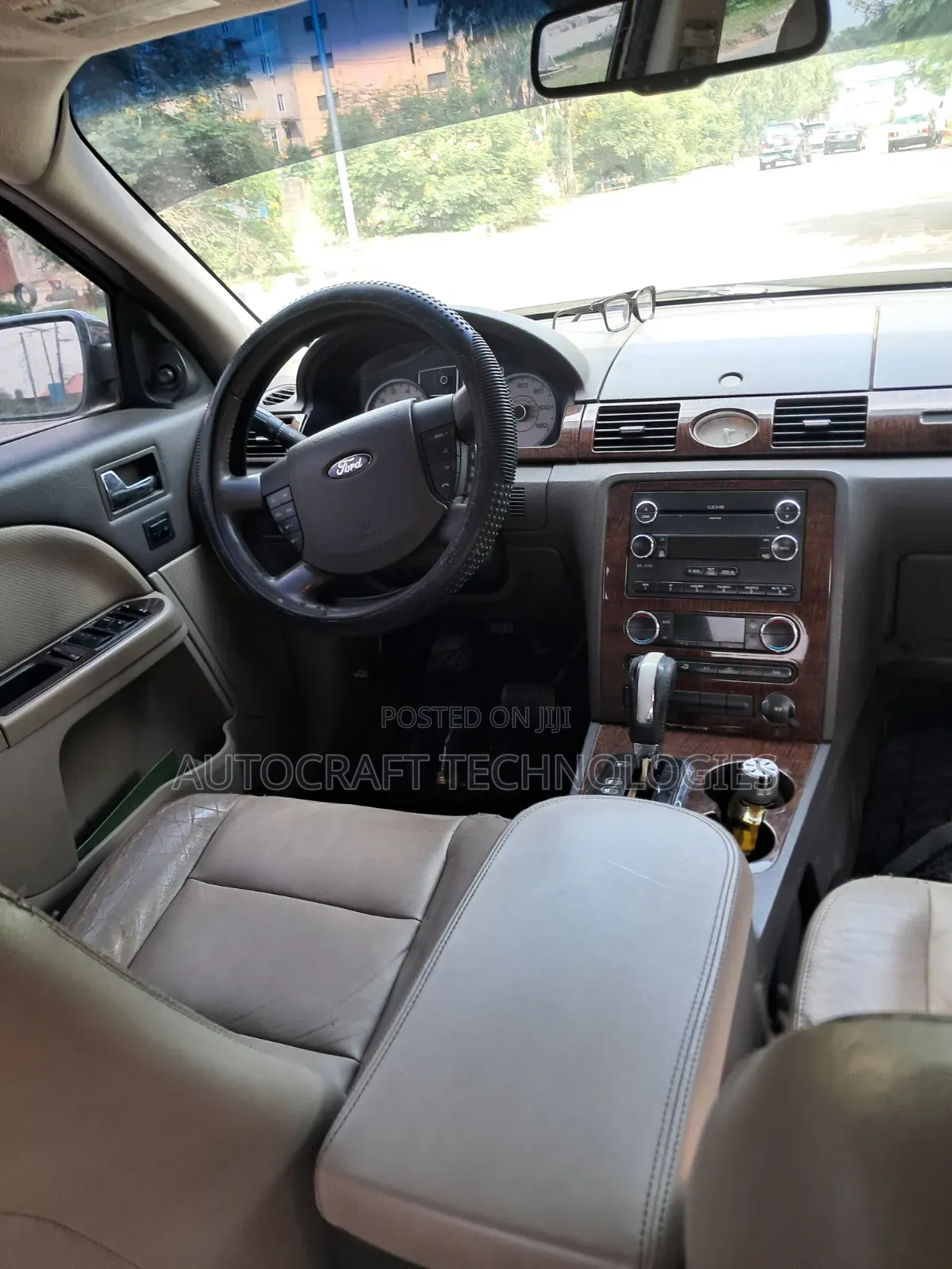 Ford Taurus 2010 Silver