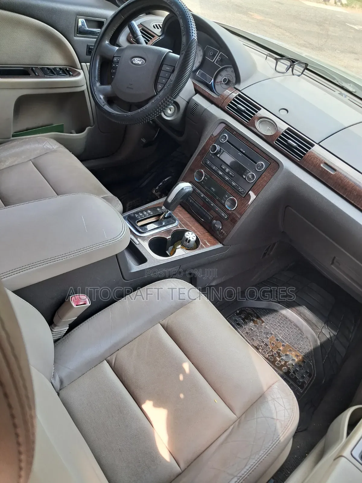 Ford Taurus 2010 Silver