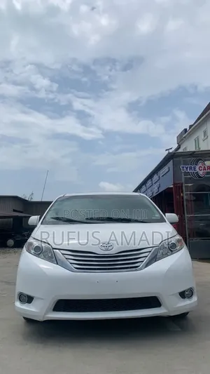 Toyota Sienna XLE 7 Passenger Mobility 2012 White