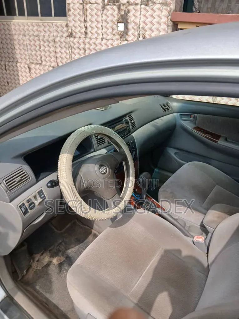 Toyota Corolla LE 2005 Silver