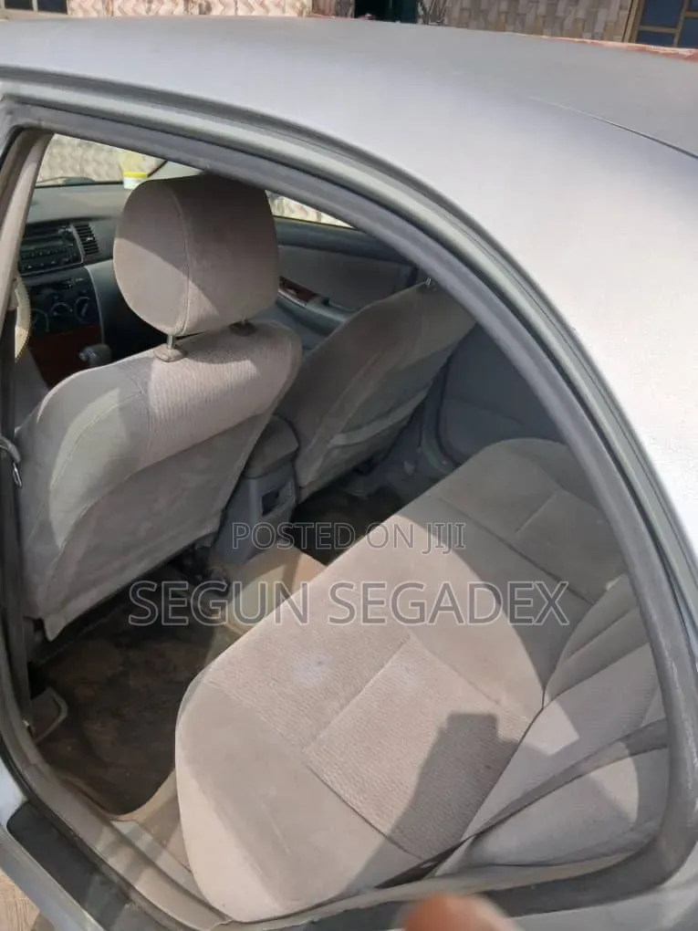 Toyota Corolla LE 2005 Silver