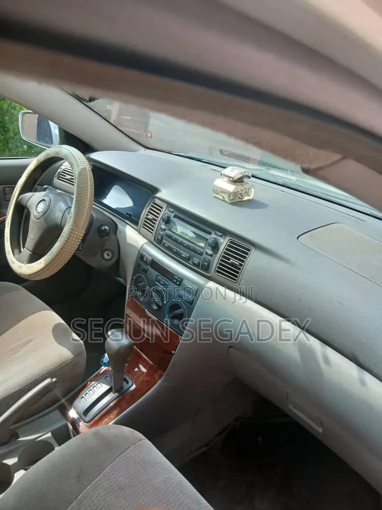 Toyota Corolla LE 2005 Silver