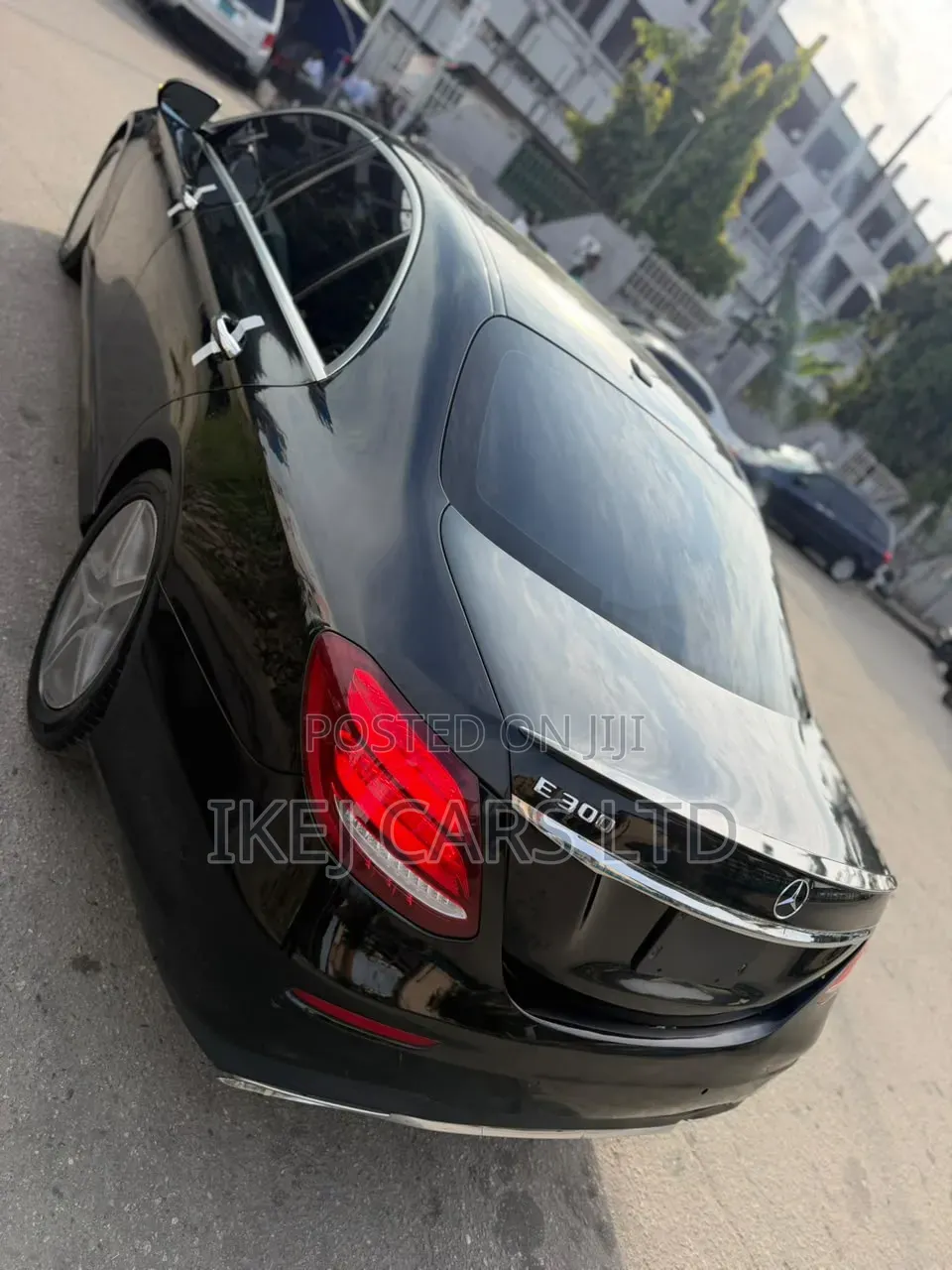 Mercedes-Benz E300 2017 Black