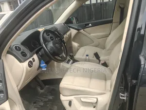 Volkswagen Tiguan 2.0 S Automatic 2012 Black