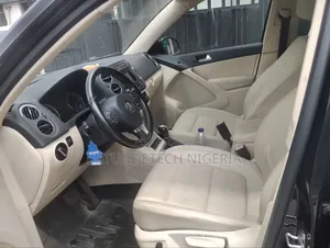 Volkswagen Tiguan 2.0 S Automatic 2012 Black