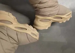 Yeezy YZY NSLTD Bt (Made by Adidas)