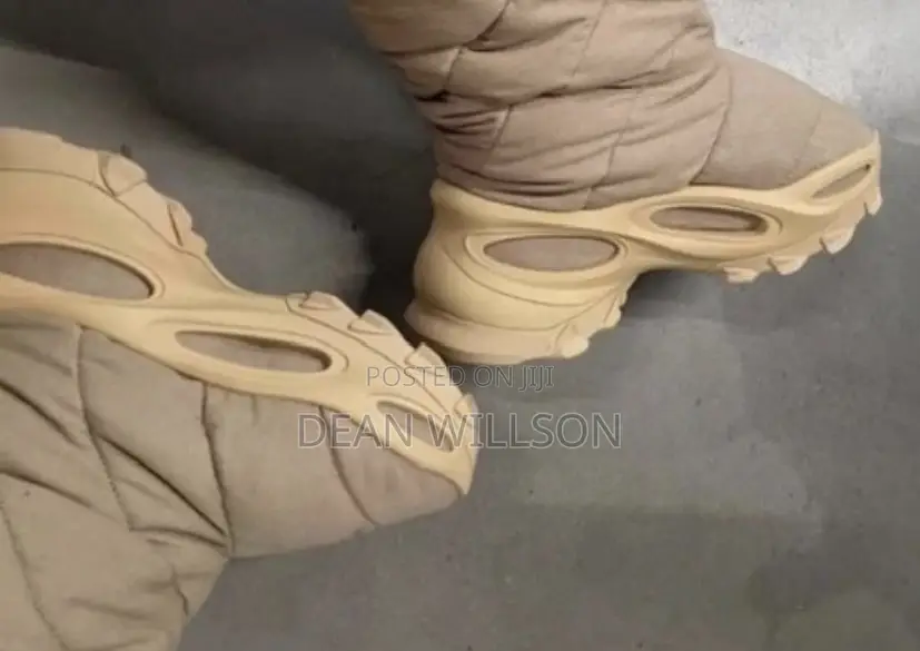Yeezy YZY NSLTD Bt (Made by Adidas)