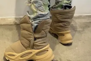 Yeezy YZY NSLTD Bt (Made by Adidas)