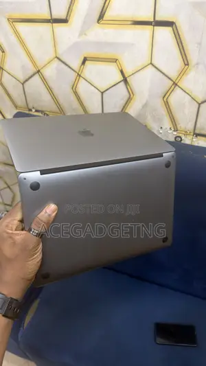 Laptop Apple MacBook Pro 2021 M1 8GB Apple M1 SSD 256GB