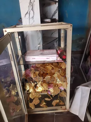 Showglass Display