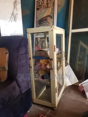 Showglass Display