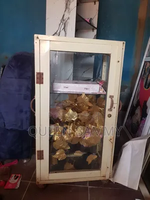 Showglass Display
