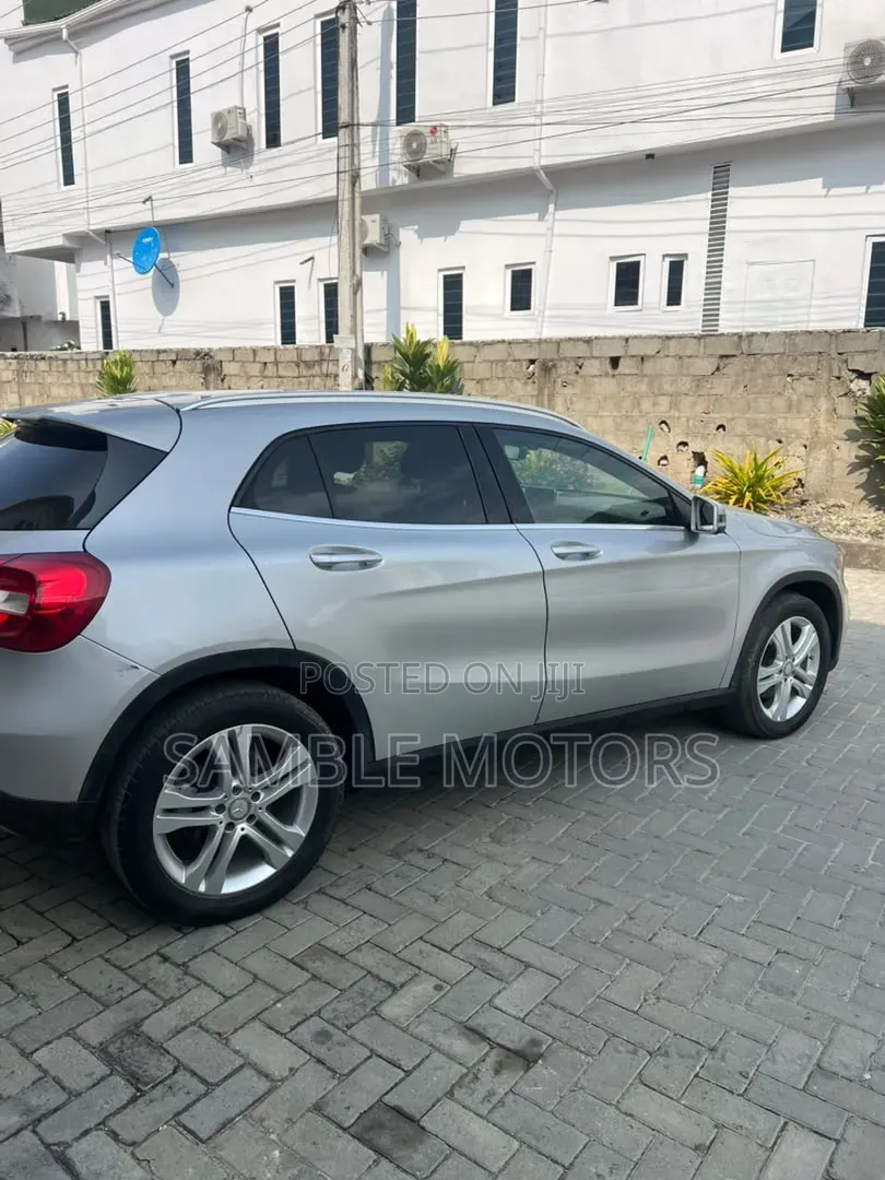 Mercedes-Benz GLA 250 2016 Silver