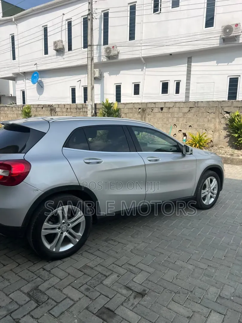 Mercedes-Benz GLA 250 2016 Silver