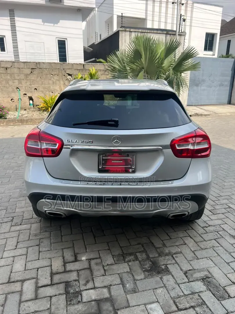 Mercedes-Benz GLA 250 2016 Silver