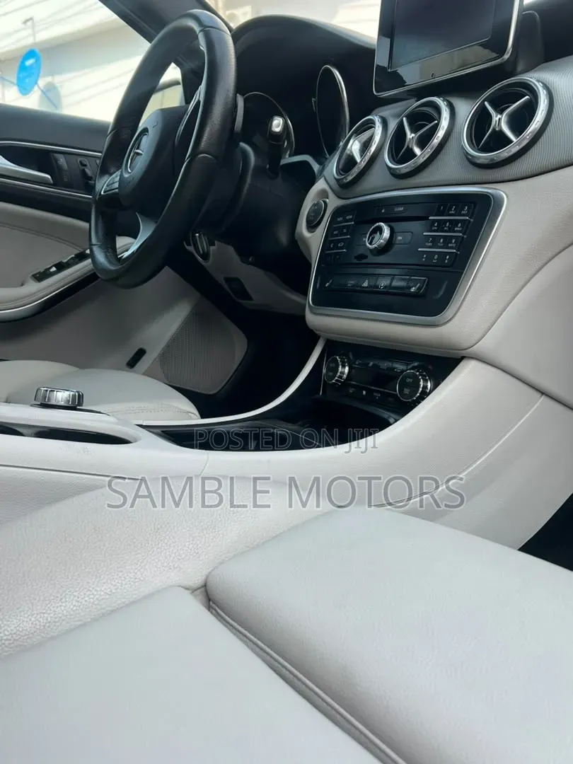 Mercedes-Benz GLA 250 2016 Silver