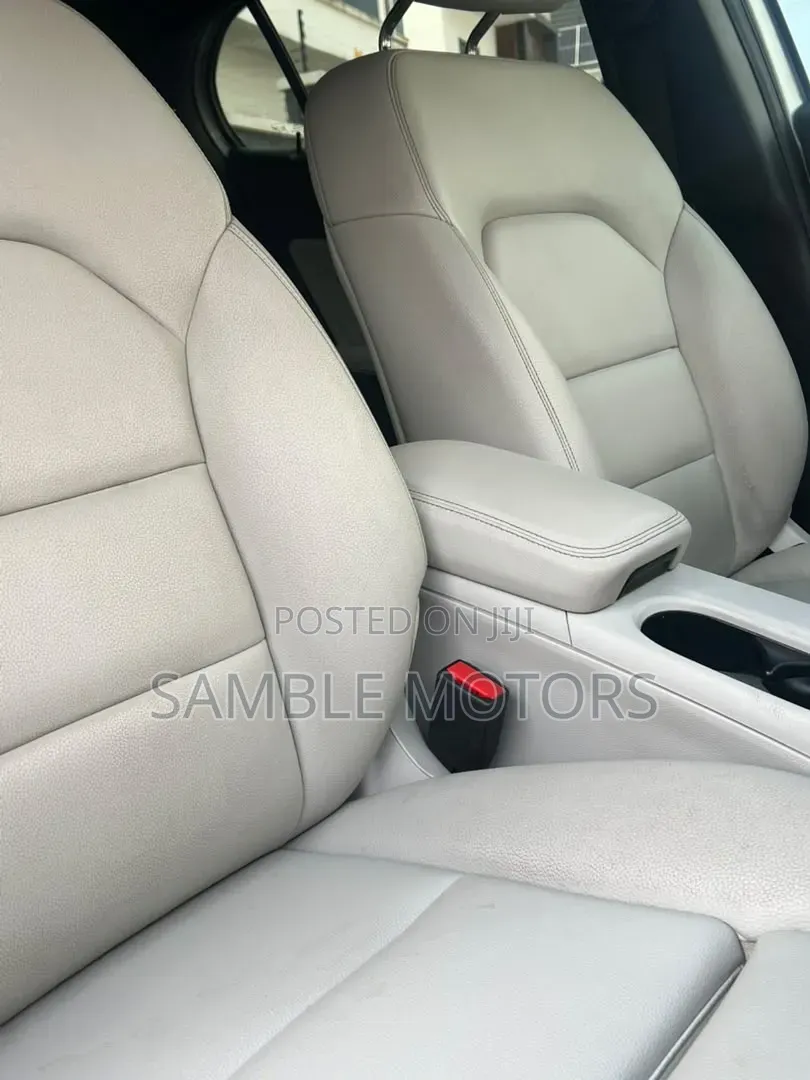 Mercedes-Benz GLA 250 2016 Silver