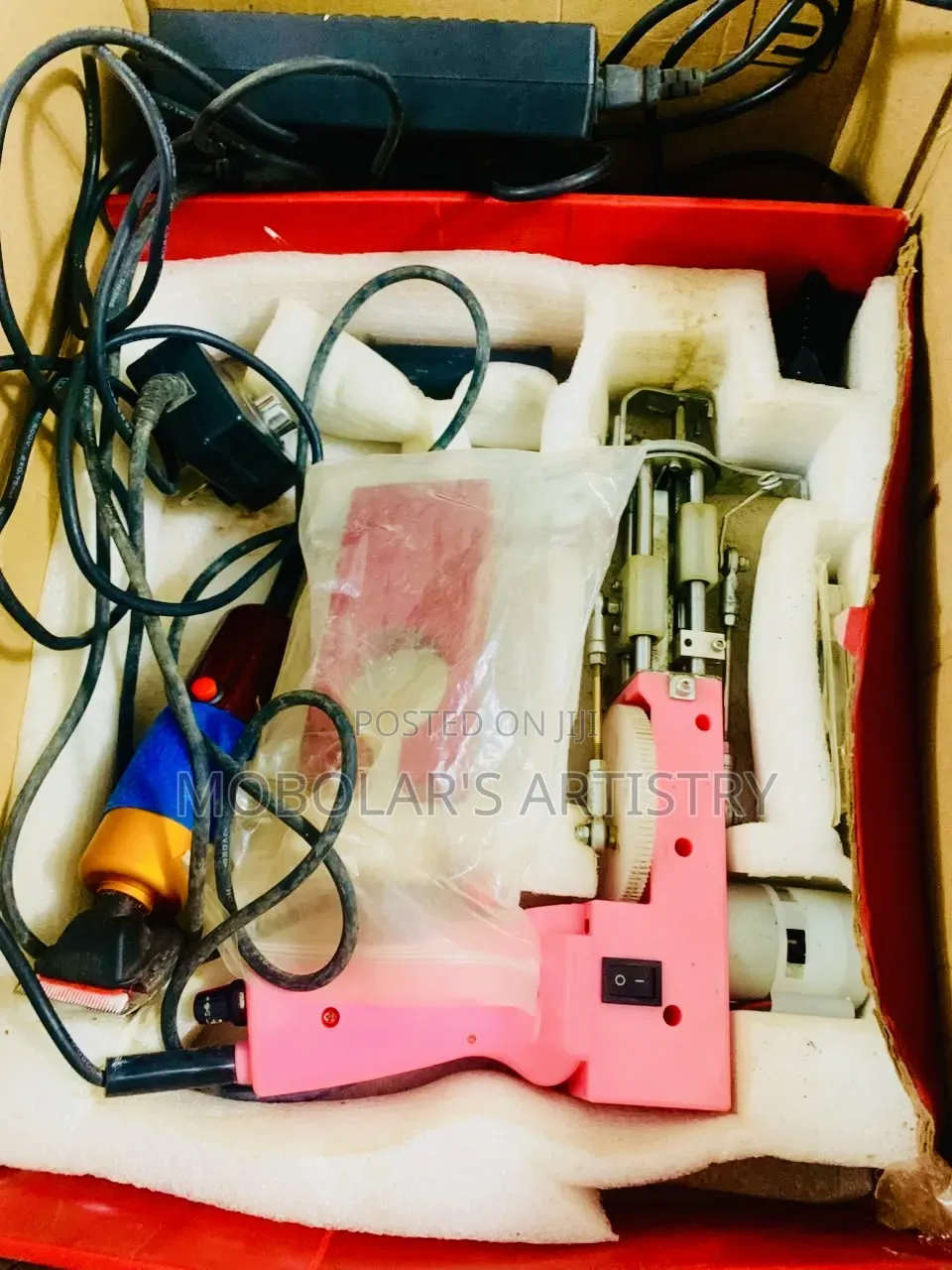 Tufting Gun With Accessories and Yarns