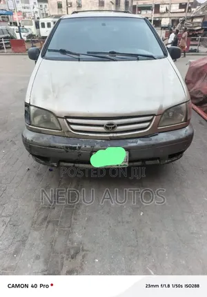 Toyota Sienna 2002 Gold