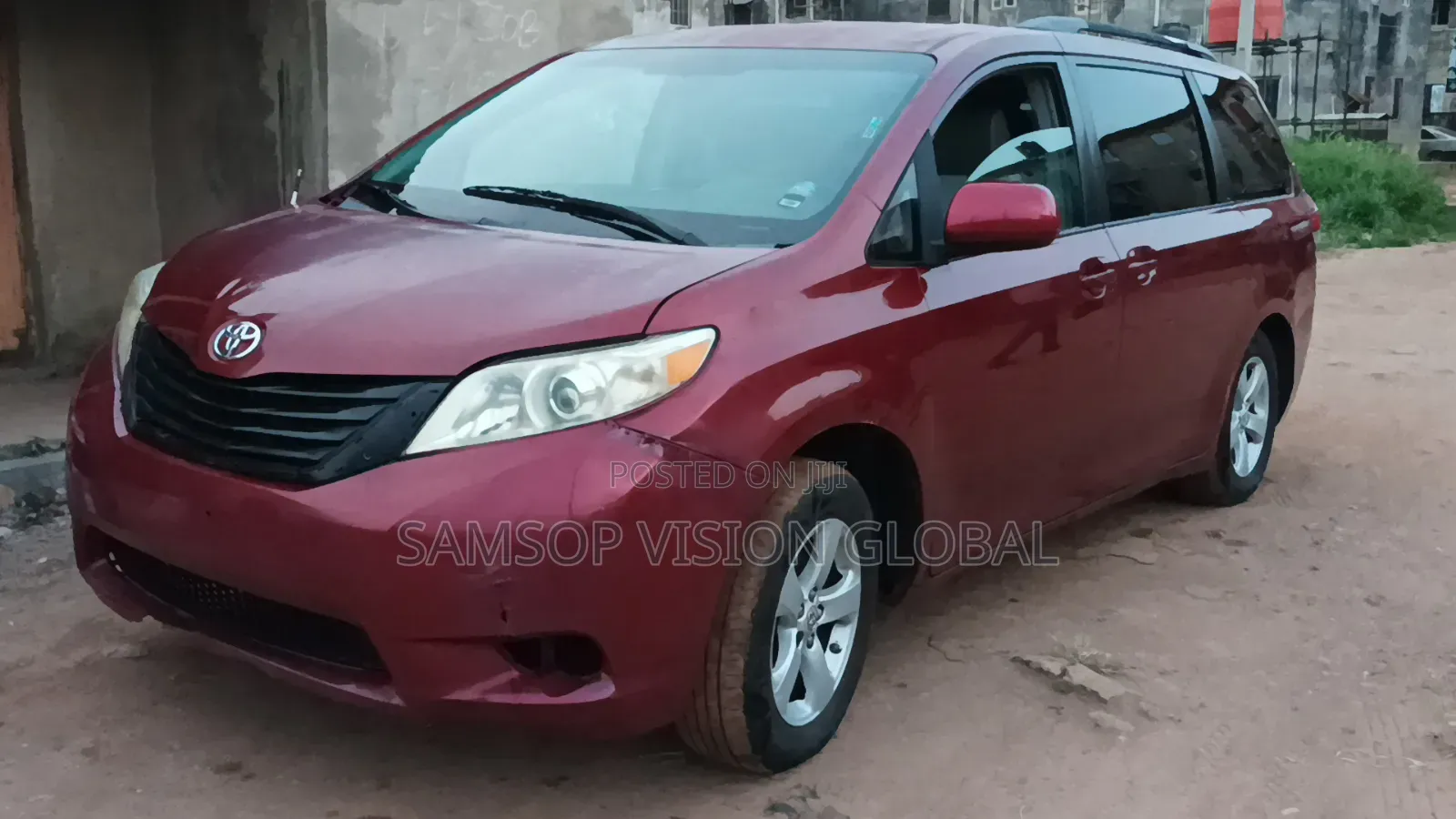 Toyota Sienna 2014 Red