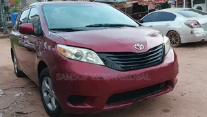 Toyota Sienna 2014 Red