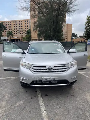 Toyota Highlander Limited 3.5l 4WD 2013 Silver