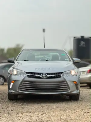 Toyota Camry XLE 4dr Sedan (2.5L 4cyl 6A) 2015 Silver