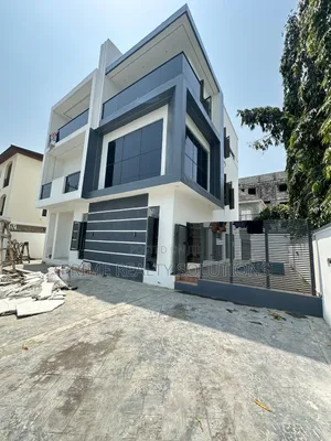 4bdrm Duplex in Chevron for sale
