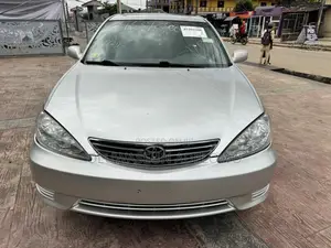 Toyota Camry LE 4dr Sedan (2.4L 4cyl 5A) 2005 Silver