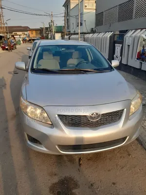 Toyota Corolla LE 4dr Sedan (1.8L 4cyl 4A) 2010 Silver