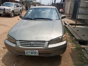 Toyota Camry 1998 Gold