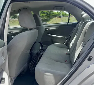Toyota Corolla 2010 Silver