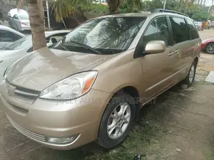 Toyota Sienna LE 4WD 2007 Gold