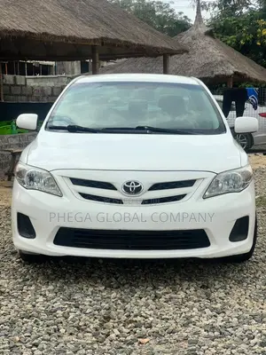 Toyota Corolla LE 4dr Sedan (1.8L 4cyl 4A) 2013 White