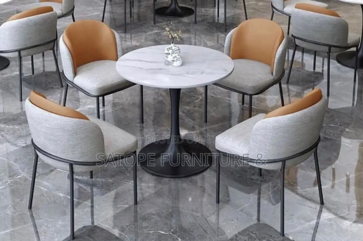 Round Dining Table and 4 Chairs