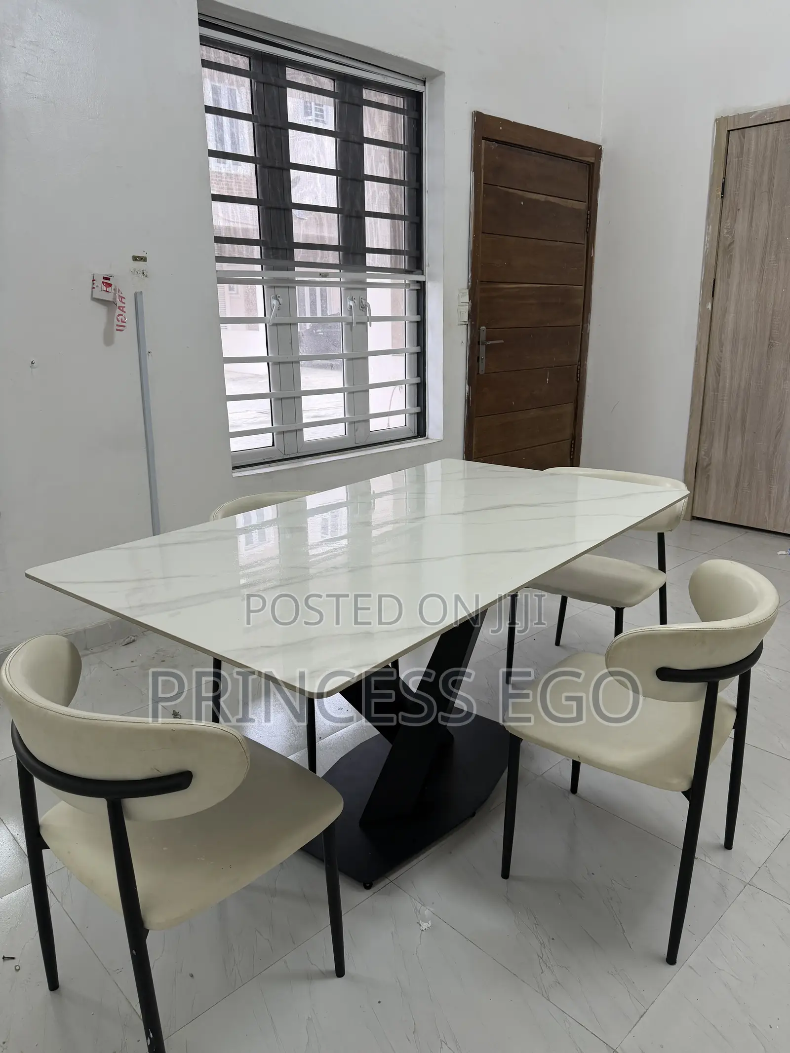 Neatly Used Dining Marble Set