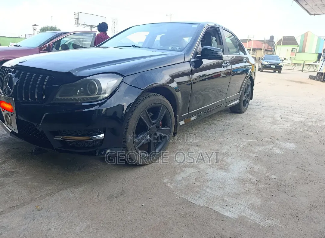 Mercedes-Benz C300 2010 Black