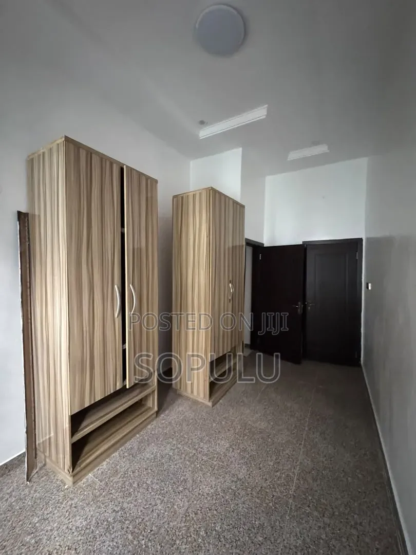 4bdrm Duplex in Chevron for rent