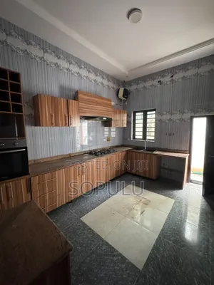 4bdrm Duplex in Chevron for rent