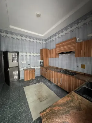 4bdrm Duplex in Chevron for rent