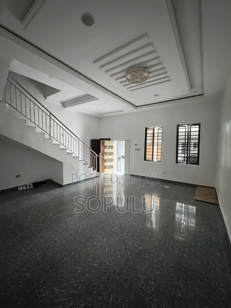 4bdrm Duplex in Chevron for rent