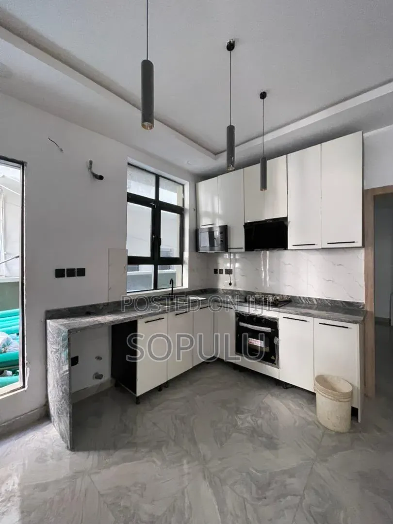 4bdrm Duplex in Chevron for rent