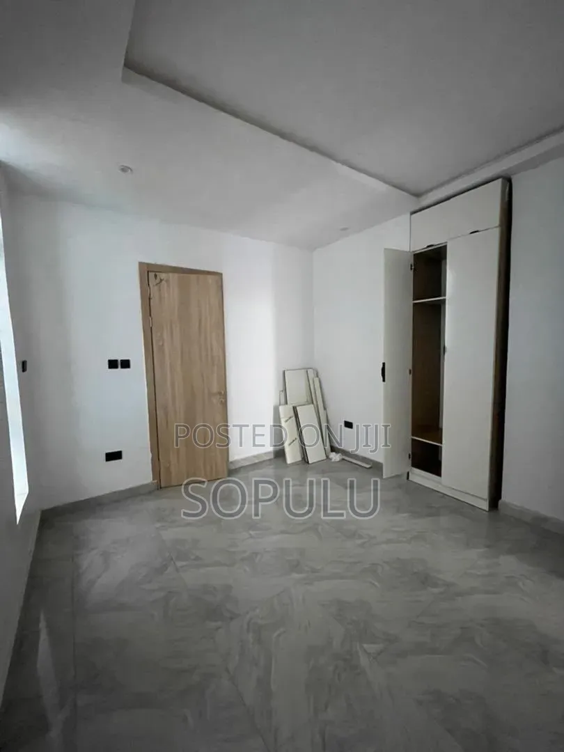 4bdrm Duplex in Chevron for rent