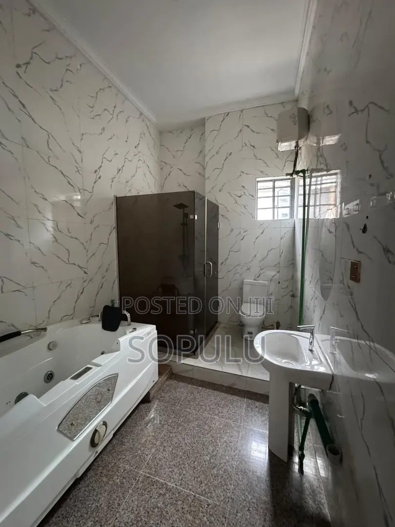4bdrm Duplex in Chevron for rent